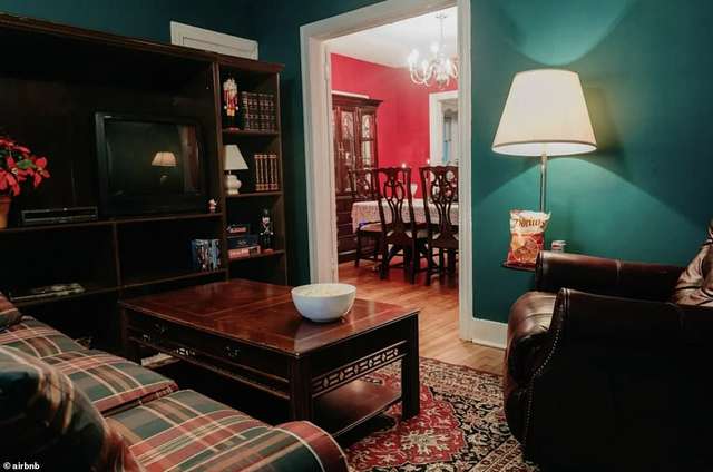 На Airbnb з'явився будинок Кевіна, у якому можна випробувати пастки з Сам удома на собі - фото 438960