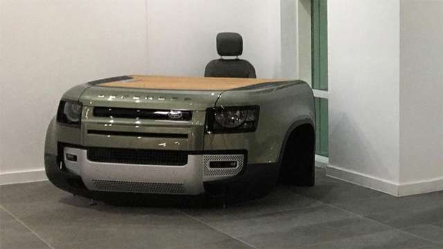 Новий Land Rover розрізали на частини і перетворили у меблі: фото - фото 438974