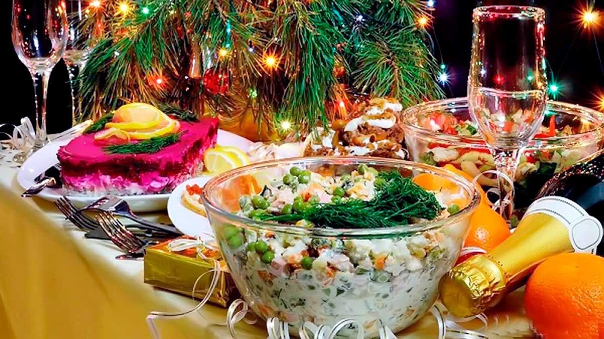 Новорічний стіл 2021: у скільки українцям обійдеться приготування святкових страв - фото 1