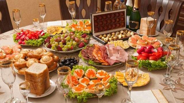 Новорічний стіл 2021: у скільки українцям обійдеться приготування святкових страв - фото 439035
