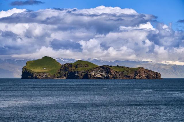 Найсамотніший будинок у світі: розкрито таємницю будівлі на безлюдному острові в Ісландії - фото 439130