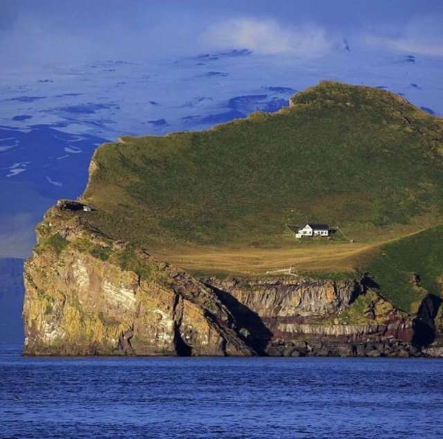 Найсамотніший будинок у світі: розкрито таємницю будівлі на безлюдному острові в Ісландії - фото 439132