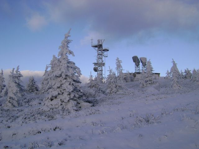 У мережі з'явилися видовищні фото засніжених Карпат - фото 439161