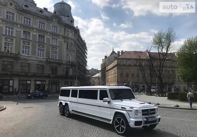 В Україні виставили на продаж вражаючий шестиколісний Mercedes: фото - фото 439214