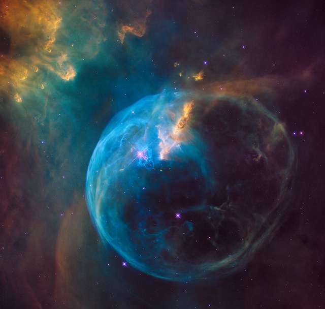 У NASA показали 30 неймовірних фото космосу, приурочені до ювілею телескопа Хаббл - фото 439265