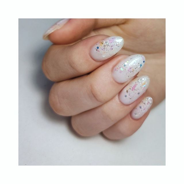 Манікюр на Новий рік 2021: 50 красивих ідей нігтів у фото - фото 439376