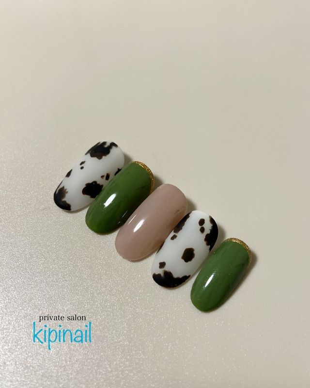 Манікюр на Новий рік 2021: 50 красивих ідей нігтів у фото - фото 439377