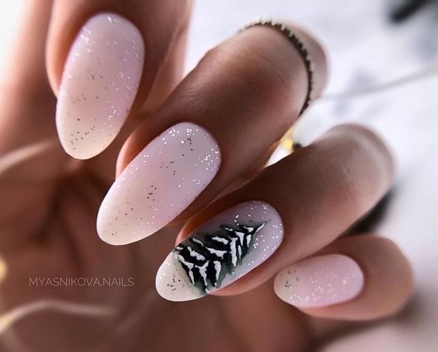 Манікюр на Новий рік 2021: 50 красивих ідей нігтів у фото - фото 439382