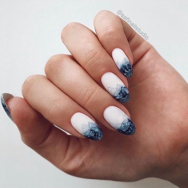 Манікюр на Новий рік 2021: 50 красивих ідей нігтів у фото - фото 439383