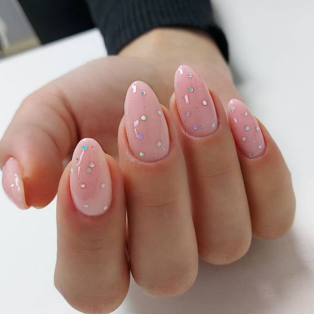 Манікюр на Новий рік 2021: 50 красивих ідей нігтів у фото - фото 439385