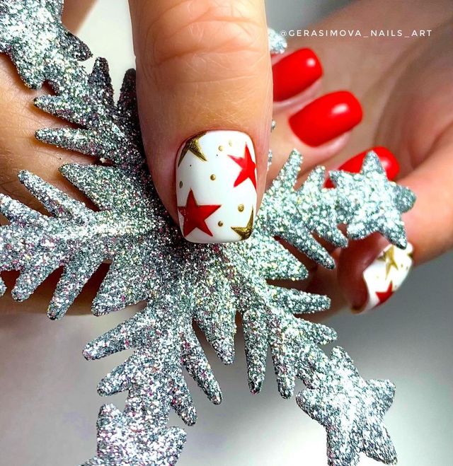 Манікюр на Новий рік 2021: 50 красивих ідей нігтів у фото - фото 439403