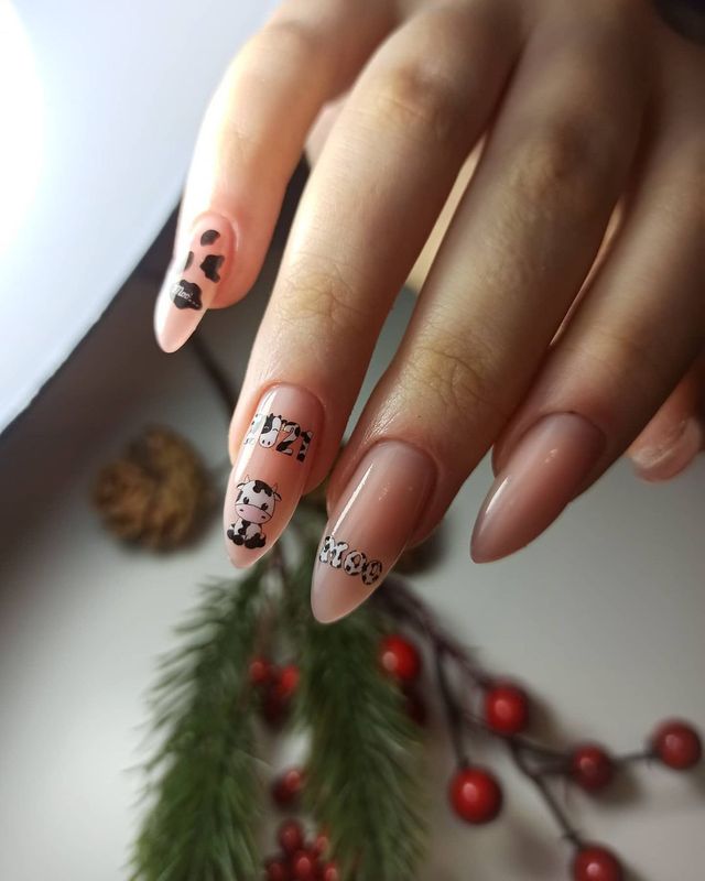 Манікюр на Новий рік 2021: 50 красивих ідей нігтів у фото - фото 439413