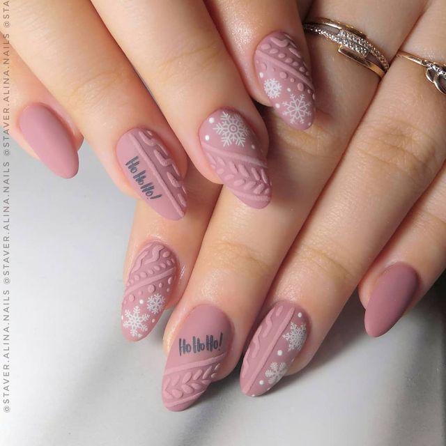 Манікюр на Новий рік 2021: 50 красивих ідей нігтів у фото - фото 439418