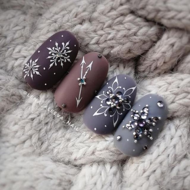 Манікюр на Новий рік 2021: 50 красивих ідей нігтів у фото - фото 439422