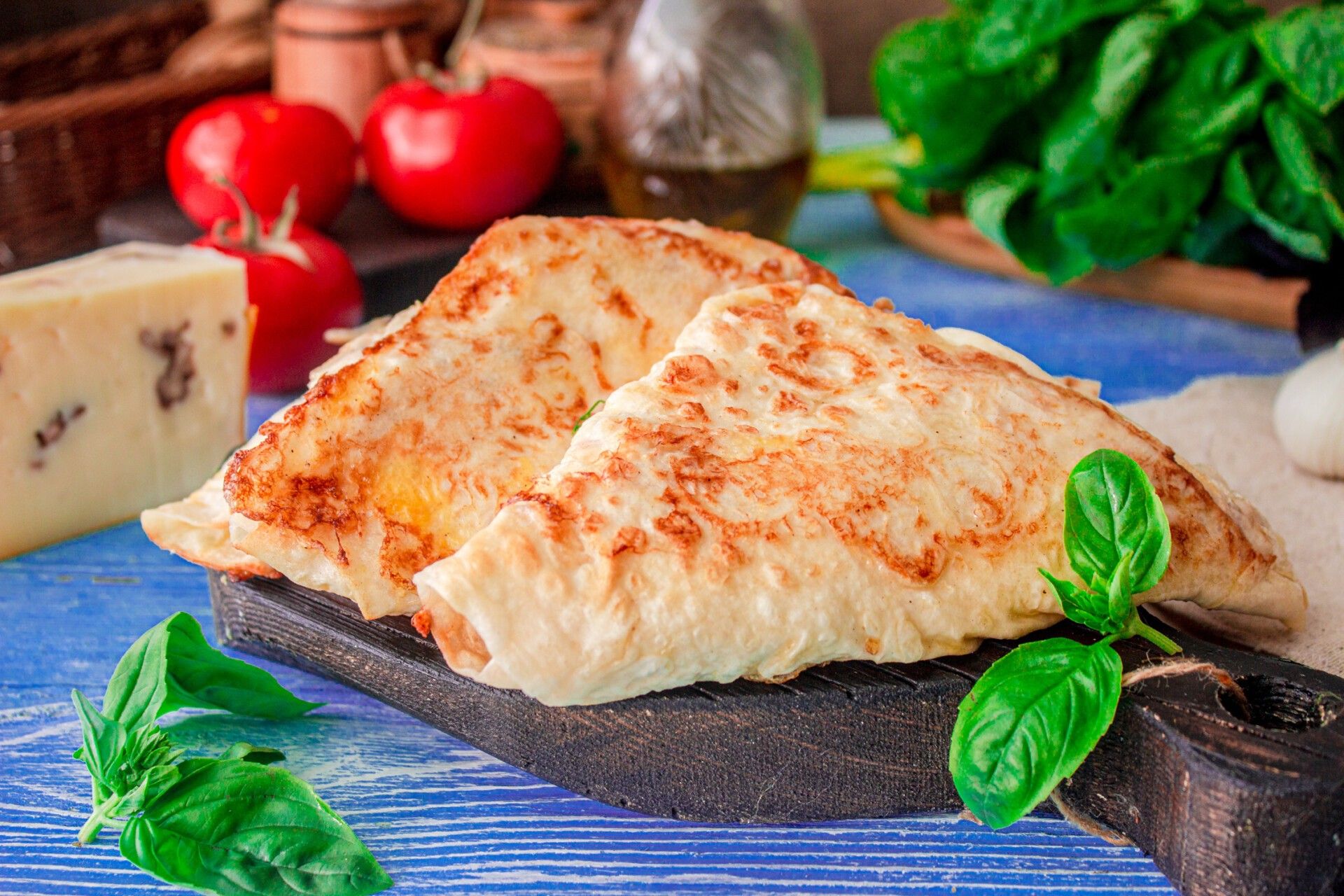 Ідеально на сніданок: рецепт яєчних конвертиків з сиром і шинкою