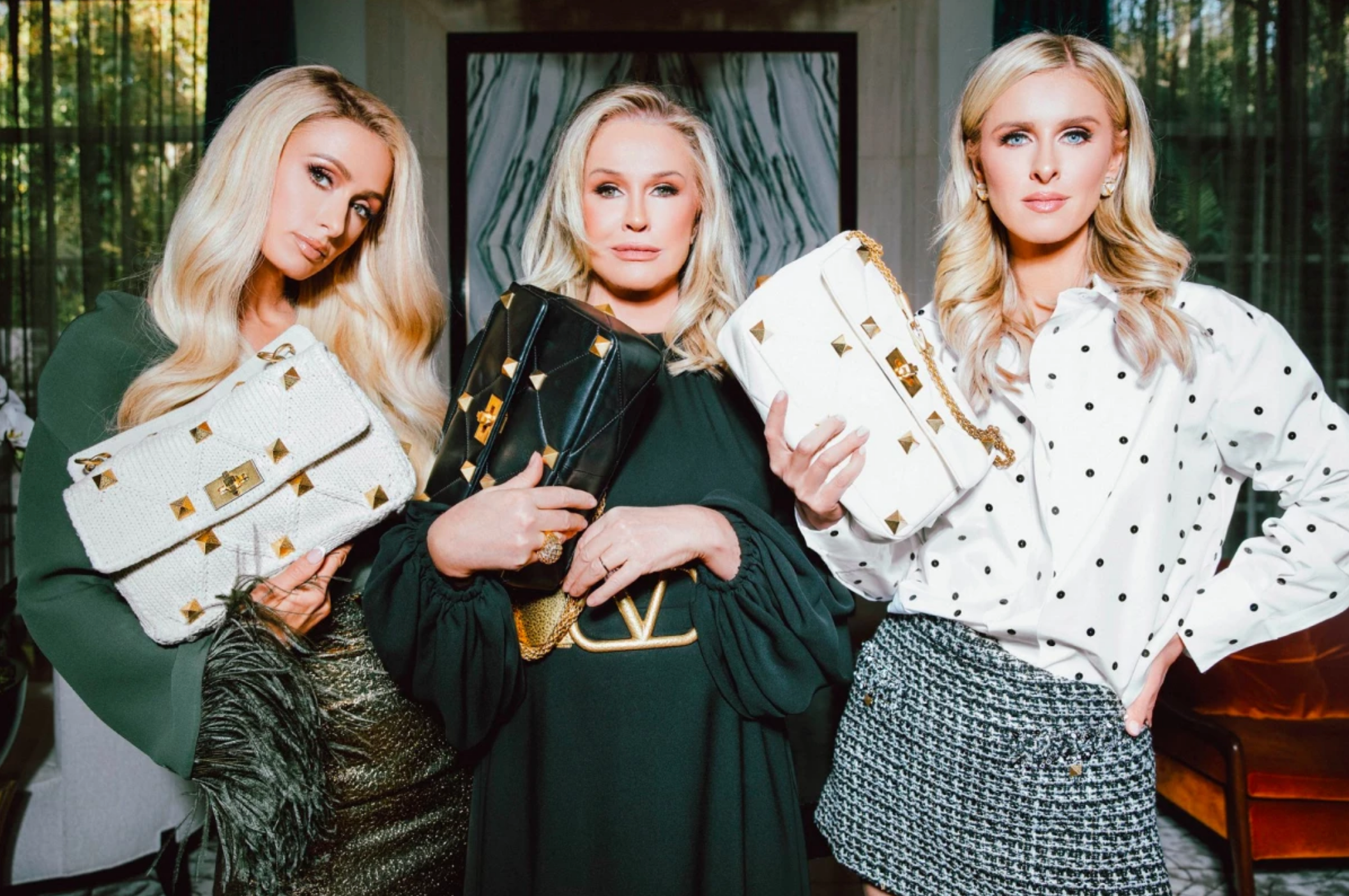 Сестри Хілтон знялися разом з мамою у кампейні Valentino