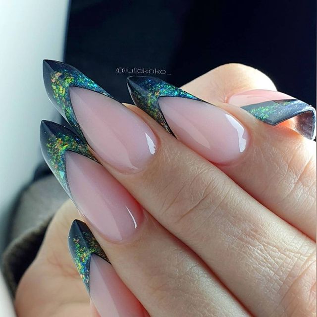 Манікюр на Новий рік 2021: 50 красивих ідей нігтів у фото - фото 439464