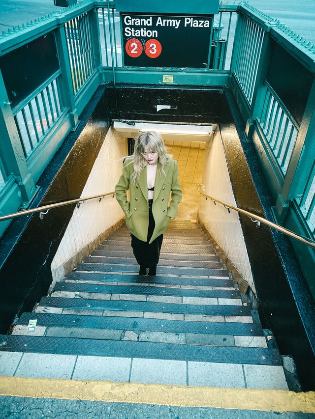 Зірка ремейку Пліткарка знялася для Vogue: гарячі фото красуні - фото 439483