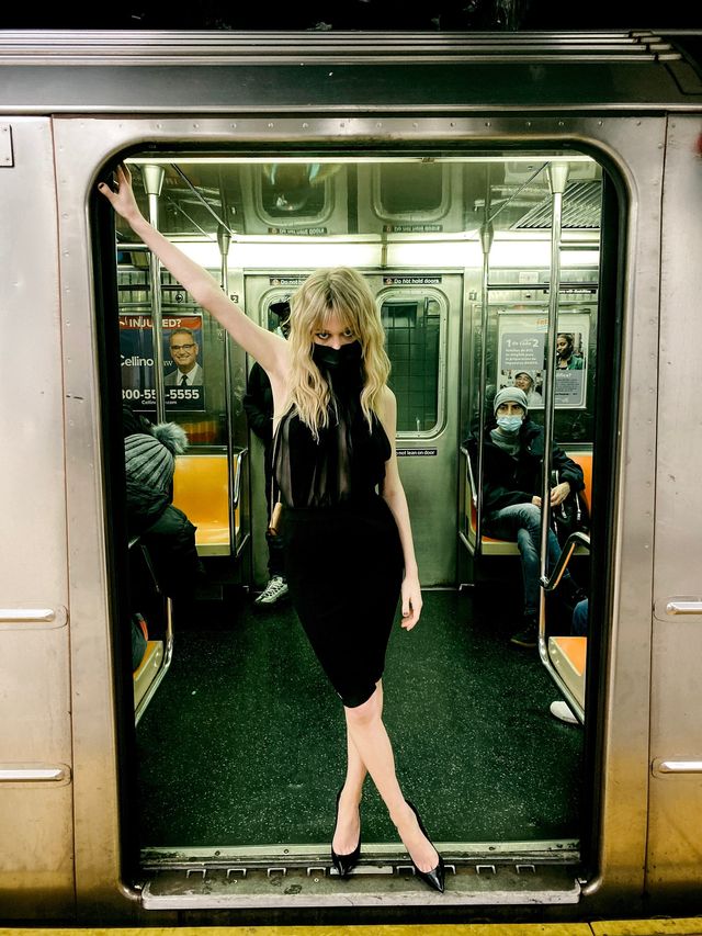 Зірка ремейку Пліткарка знялася для Vogue: гарячі фото красуні - фото 439485