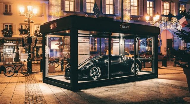 Розкішне авто за 11 мільйонів євро перетворили у новорічну іграшку: фото - фото 439556