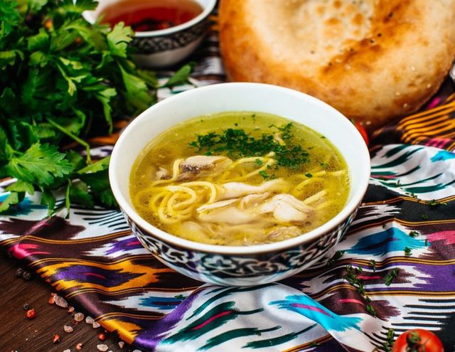 Чи обов'язково їсти суп кожен день: відповідь дієтолога - фото 439586