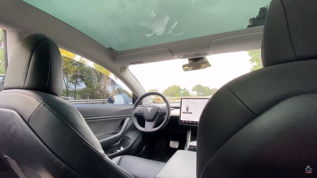 Українець розлютив поліцію своєю Tesla на автопілоті, яка перевищила швидкість: відео - фото 439595