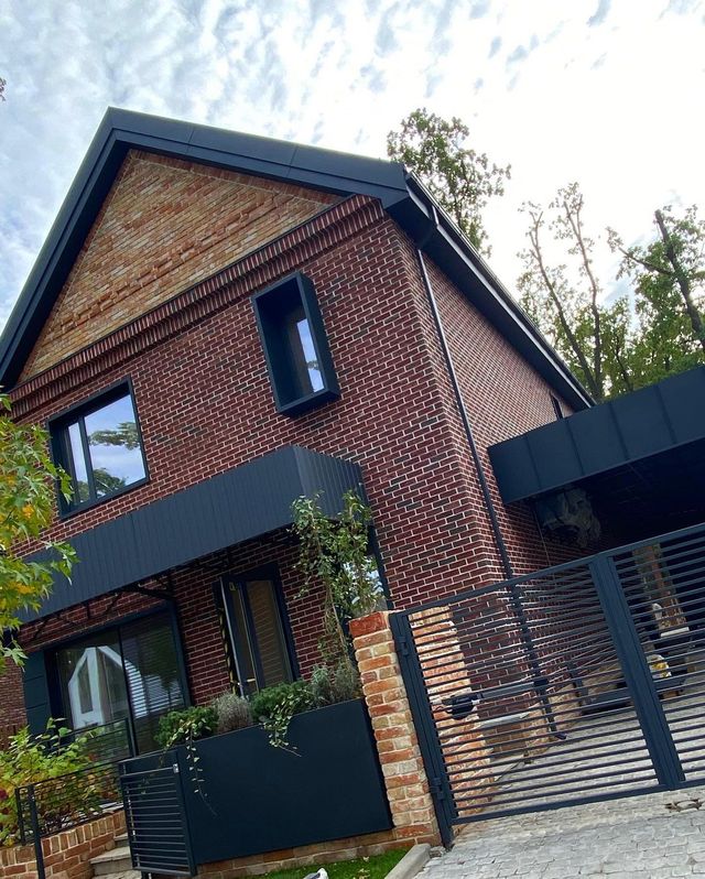 Суддя шоу МастерШеф Ектор Хіменес-Браво вперше засвітив свій розкішний будинок під Києвом - фото 439660