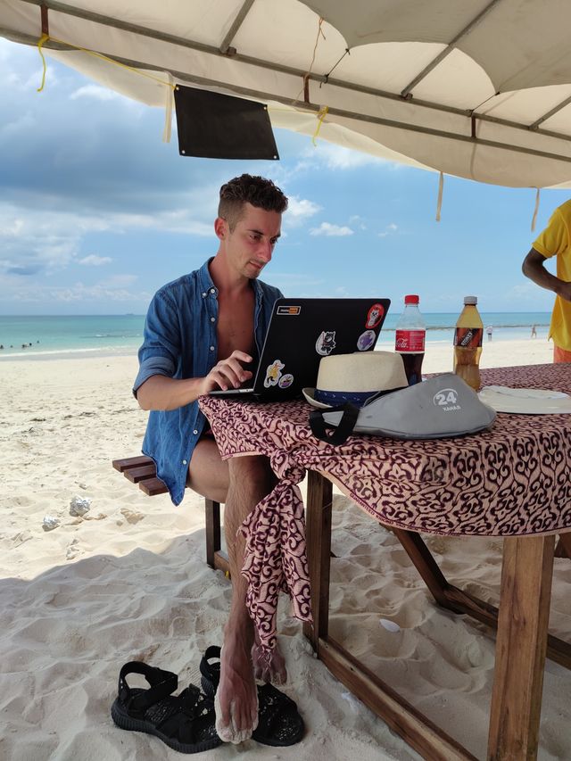 Я сюди не розважатися приїхав: як поєднати роботу та відпочинок на Занзібарі - фото 439875