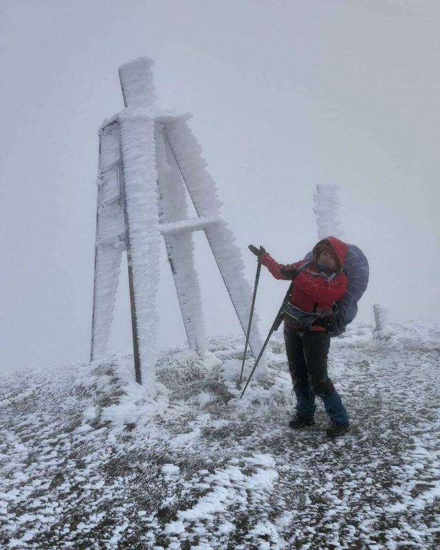 Зимова казка: мережу захопили фото засніжених Карпат - фото 440165