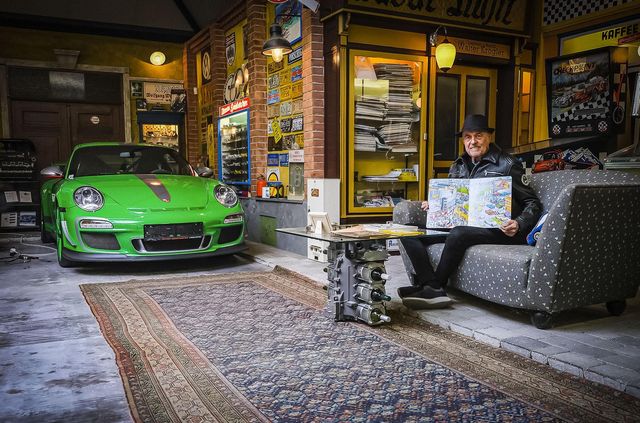 80-річний фанат Porsche придбав собі 80-й спорткар - фото 440316