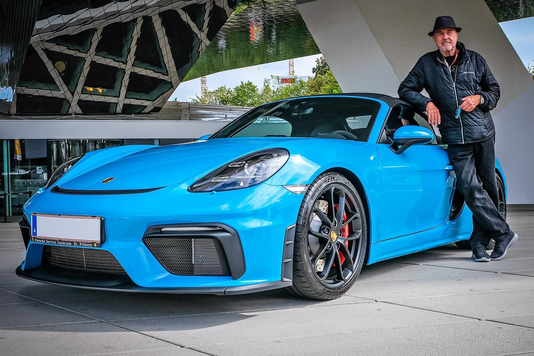 80-річний фанат Porsche придбав собі 80-й спорткар