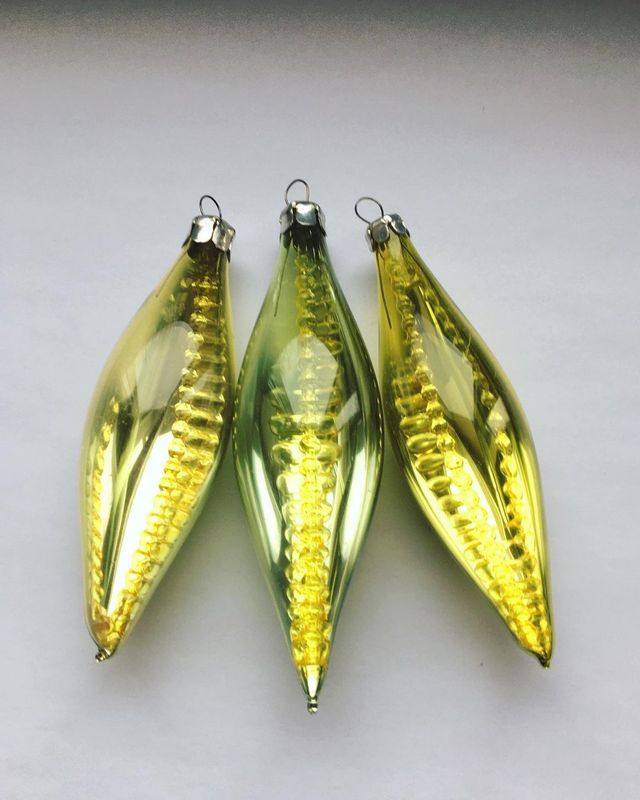 Порція ностальгії! Як виглядають ялинкові прикраси нашого дитинства - фото 440467