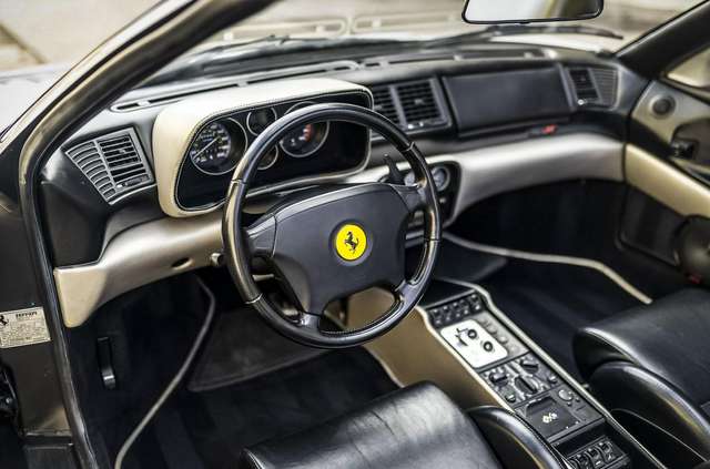 З молотка піде Ferrari Шакіла О'Ніла з надзвичайно просторим салоном - фото 440664