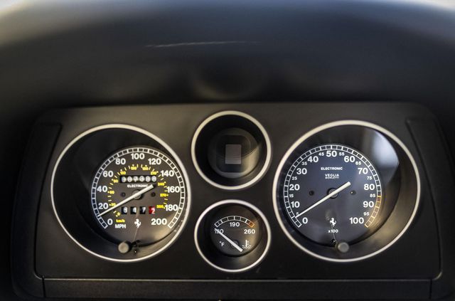 З молотка піде Ferrari Шакіла О'Ніла з надзвичайно просторим салоном - фото 440665