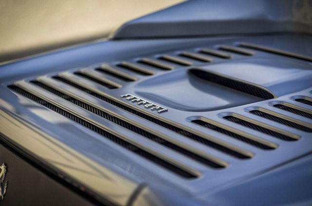 З молотка піде Ferrari Шакіла О'Ніла з надзвичайно просторим салоном - фото 440666