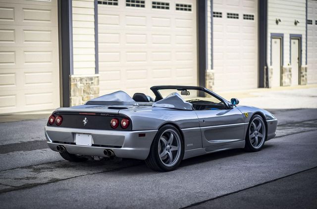 З молотка піде Ferrari Шакіла О'Ніла з надзвичайно просторим салоном - фото 440667