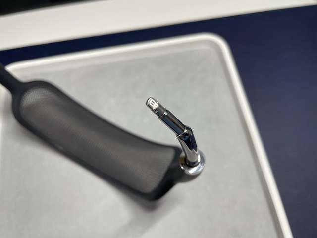 Блогер розібрав навушники Apple AirPods Max: знахідка всередині їх вразила - фото 440679