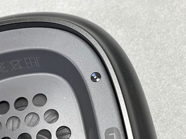 Блогер розібрав навушники Apple AirPods Max: знахідка всередині їх вразила - фото 440685