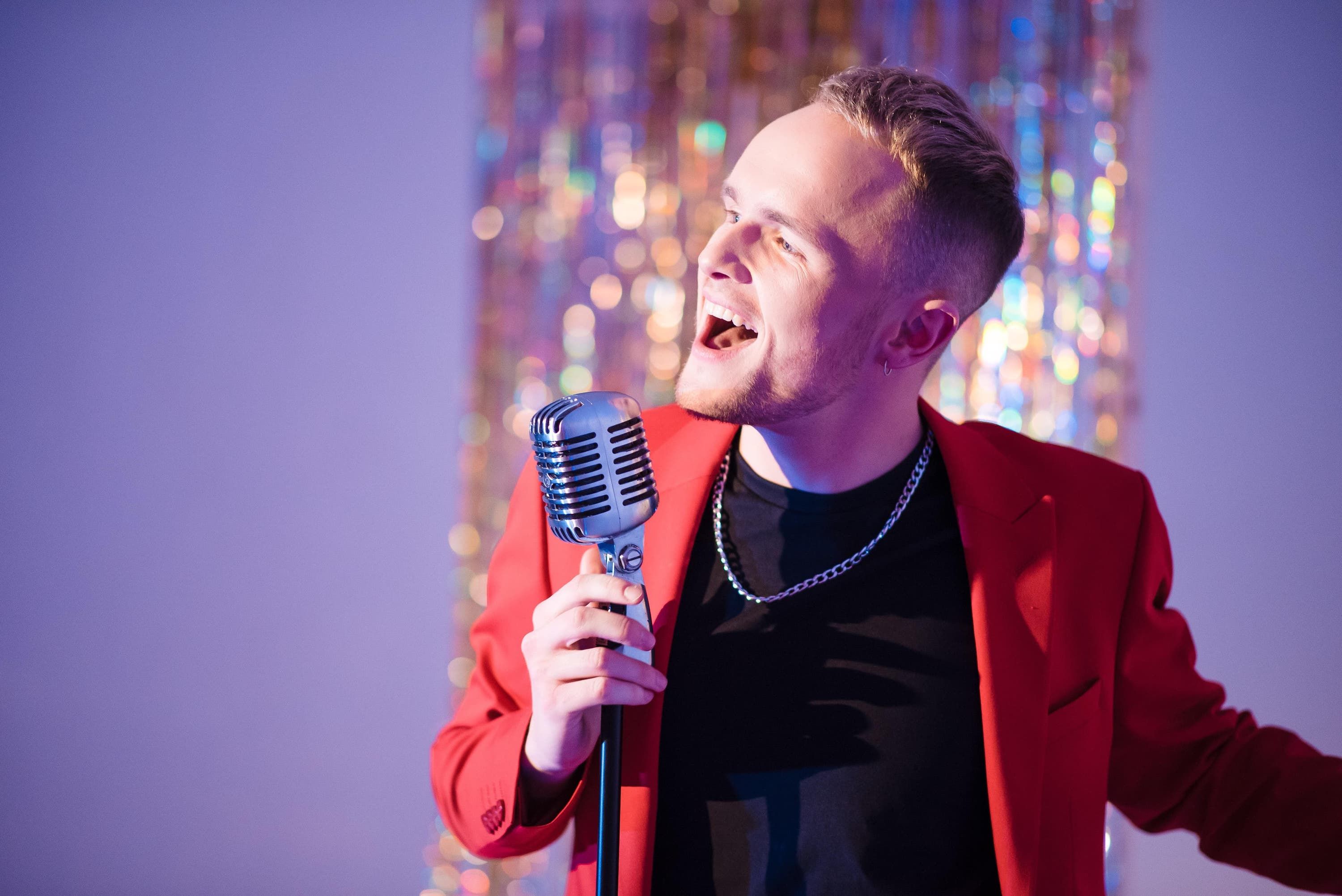 Молодий співак Nazar YA представив кліп на святкову пісню Новий '21