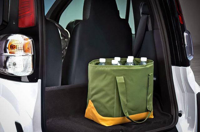 Toyota випустила крихітний електрокар: він менший за Smart - фото 440702