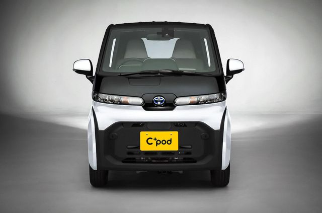 Toyota випустила крихітний електрокар: він менший за Smart - фото 440708