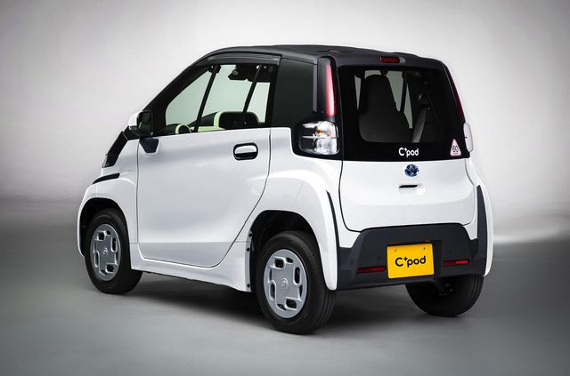 Toyota випустила крихітний електрокар: він менший за Smart - фото 440710