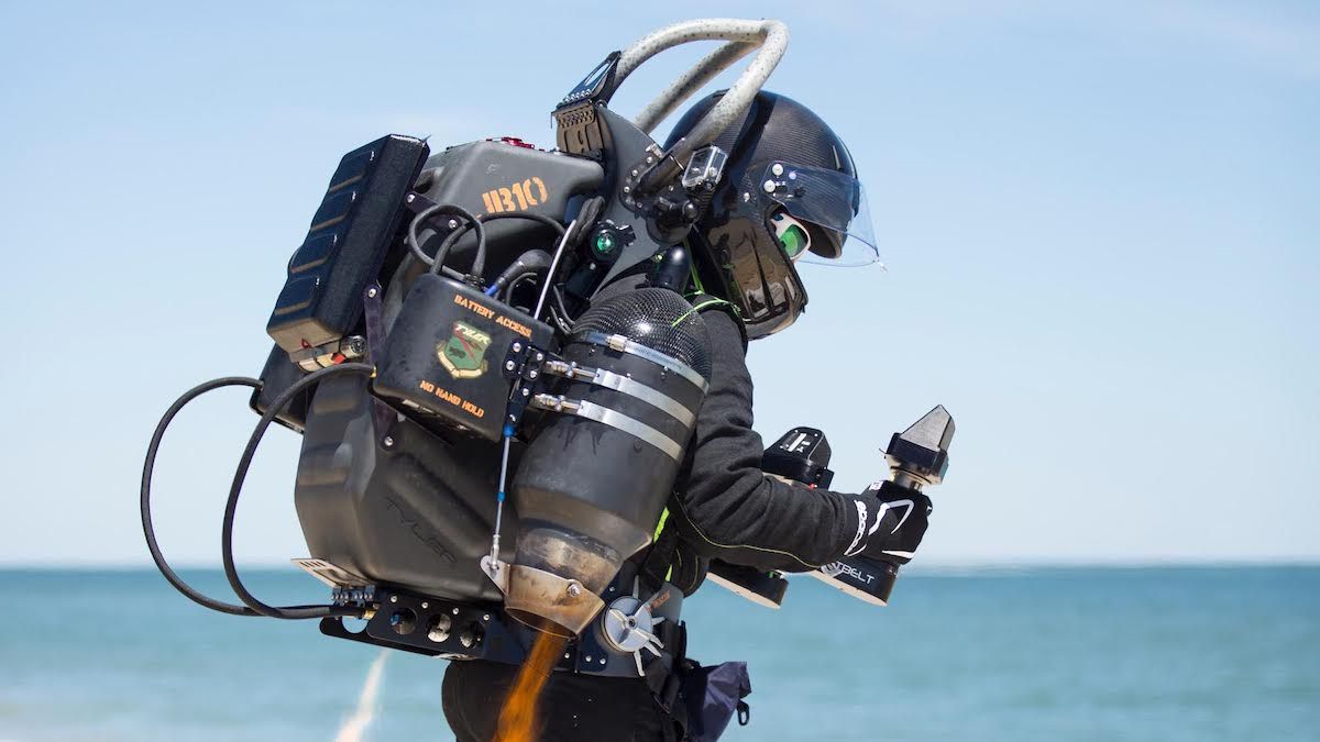 У США з літака вдалося зняти чоловіка на реактивному ранці: вражаюче відео