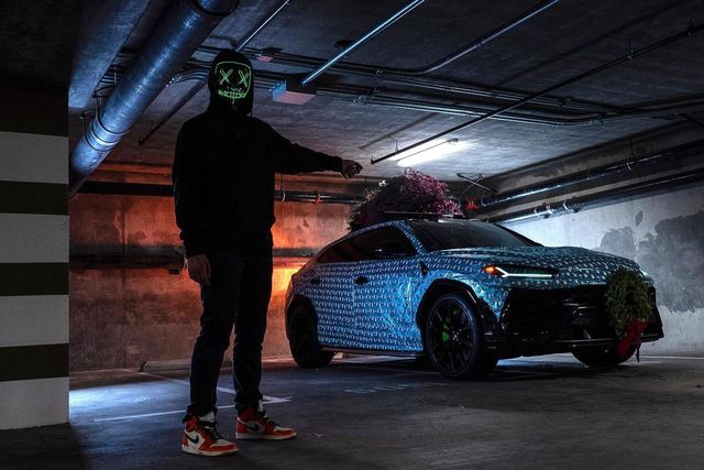 Подарунок, який ми заслужили: Lamborghini Urus прикрасили до Нового року (відео) - фото 440872