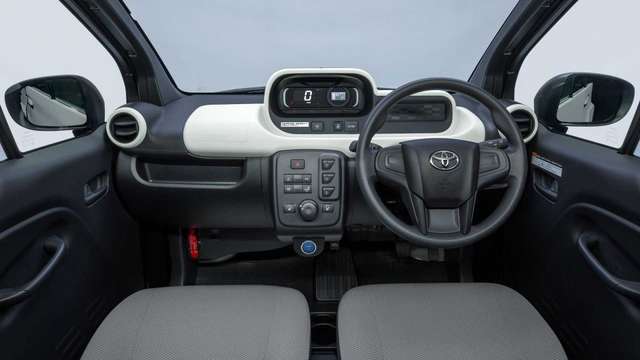 Toyota розпочала продаж компактного електрокара, який менший за Smart - фото 440927