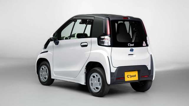 Toyota розпочала продаж компактного електрокара, який менший за Smart - фото 440929
