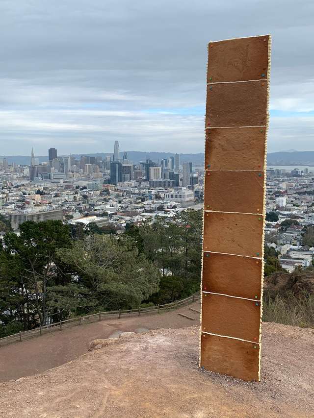 У Сан-Франциско з'явився загадковий моноліт з імбирних пряників - фото 440955