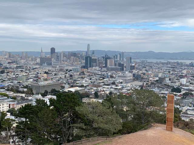 У Сан-Франциско з'явився загадковий моноліт з імбирних пряників - фото 440956