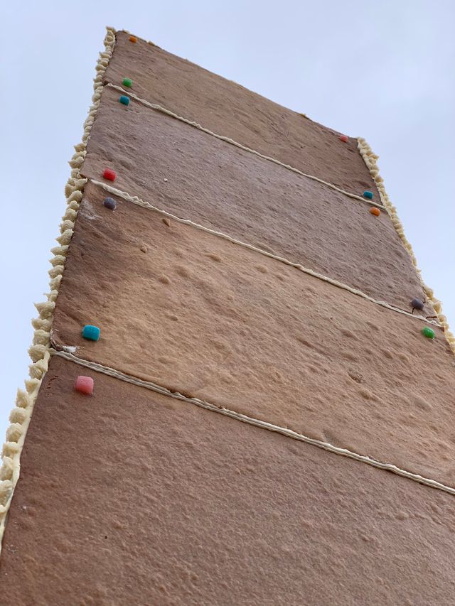 У Сан-Франциско з'явився загадковий моноліт з імбирних пряників - фото 440957