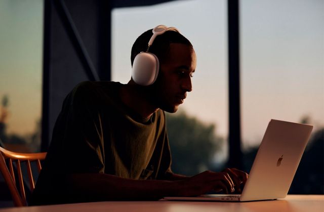 Apple AirPods Max: відома ціна навушників в Україні - фото 440968